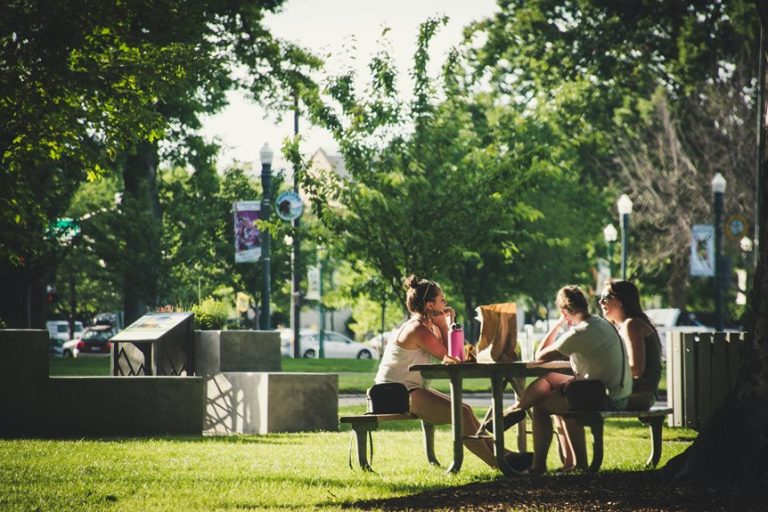summer picnic spots kansas city