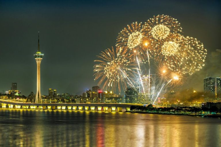 kansas city holiday festivities