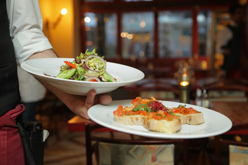 25 unique themed restaurants